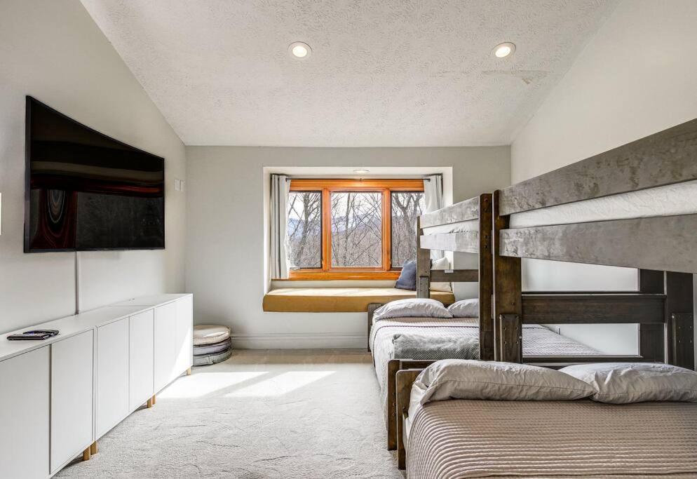 فيلا Lux Retro Getaway W/ Ober & Smoky Mtn Views! جاتلينبرج المظهر الخارجي الصورة