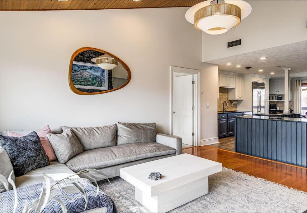 فيلا Lux Retro Getaway W/ Ober & Smoky Mtn Views! جاتلينبرج المظهر الخارجي الصورة