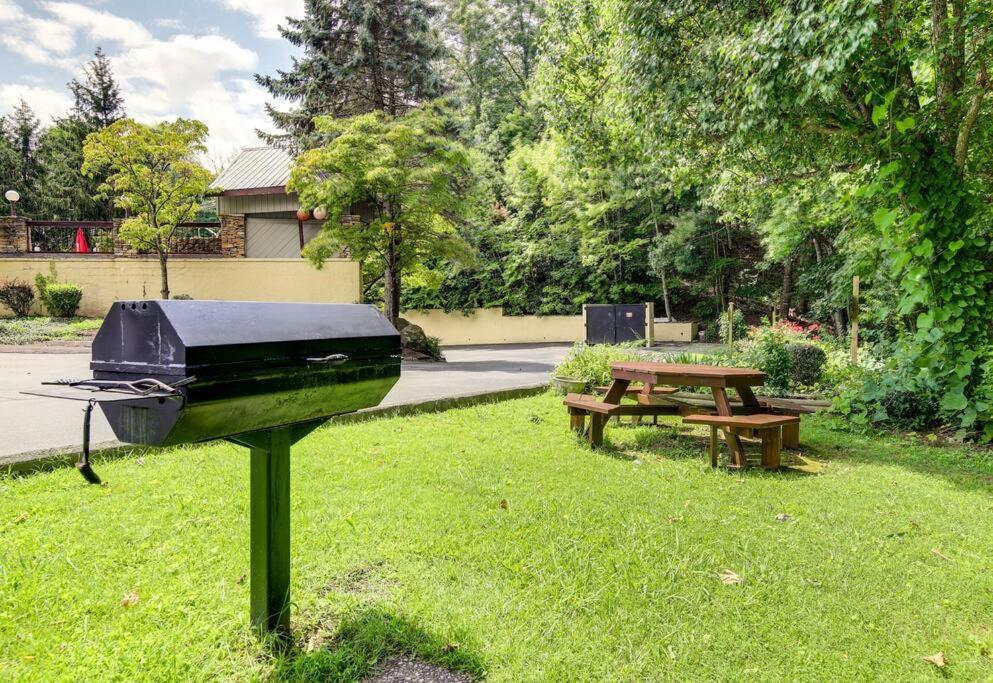 فيلا Lux Retro Getaway W/ Ober & Smoky Mtn Views! جاتلينبرج المظهر الخارجي الصورة