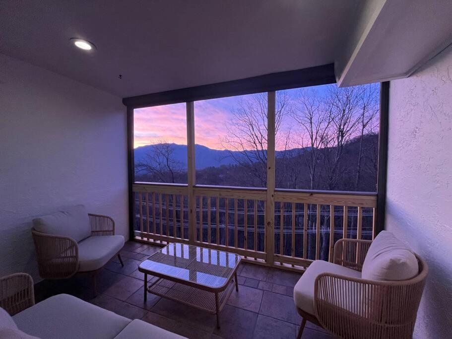 فيلا Lux Retro Getaway W/ Ober & Smoky Mtn Views! جاتلينبرج المظهر الخارجي الصورة