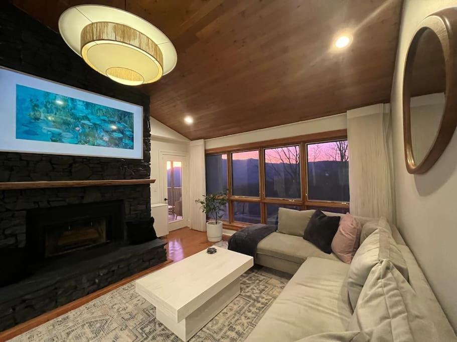 فيلا Lux Retro Getaway W/ Ober & Smoky Mtn Views! جاتلينبرج المظهر الخارجي الصورة