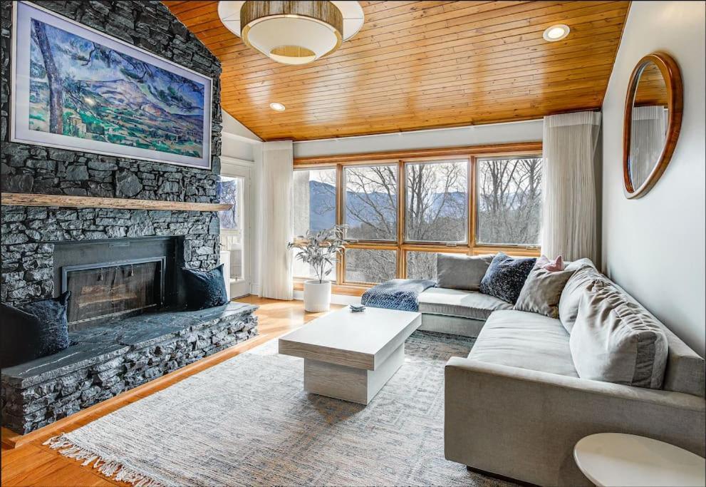 فيلا Lux Retro Getaway W/ Ober & Smoky Mtn Views! جاتلينبرج المظهر الخارجي الصورة